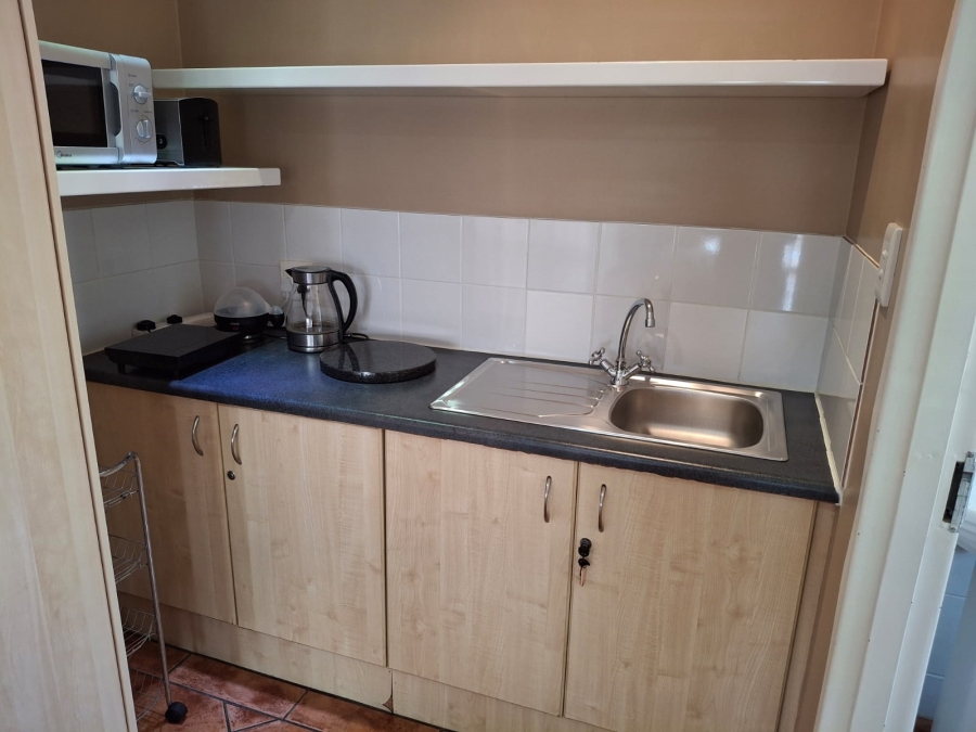 To Let 1 Bedroom Property for Rent in Summerstrand Eastern Cape